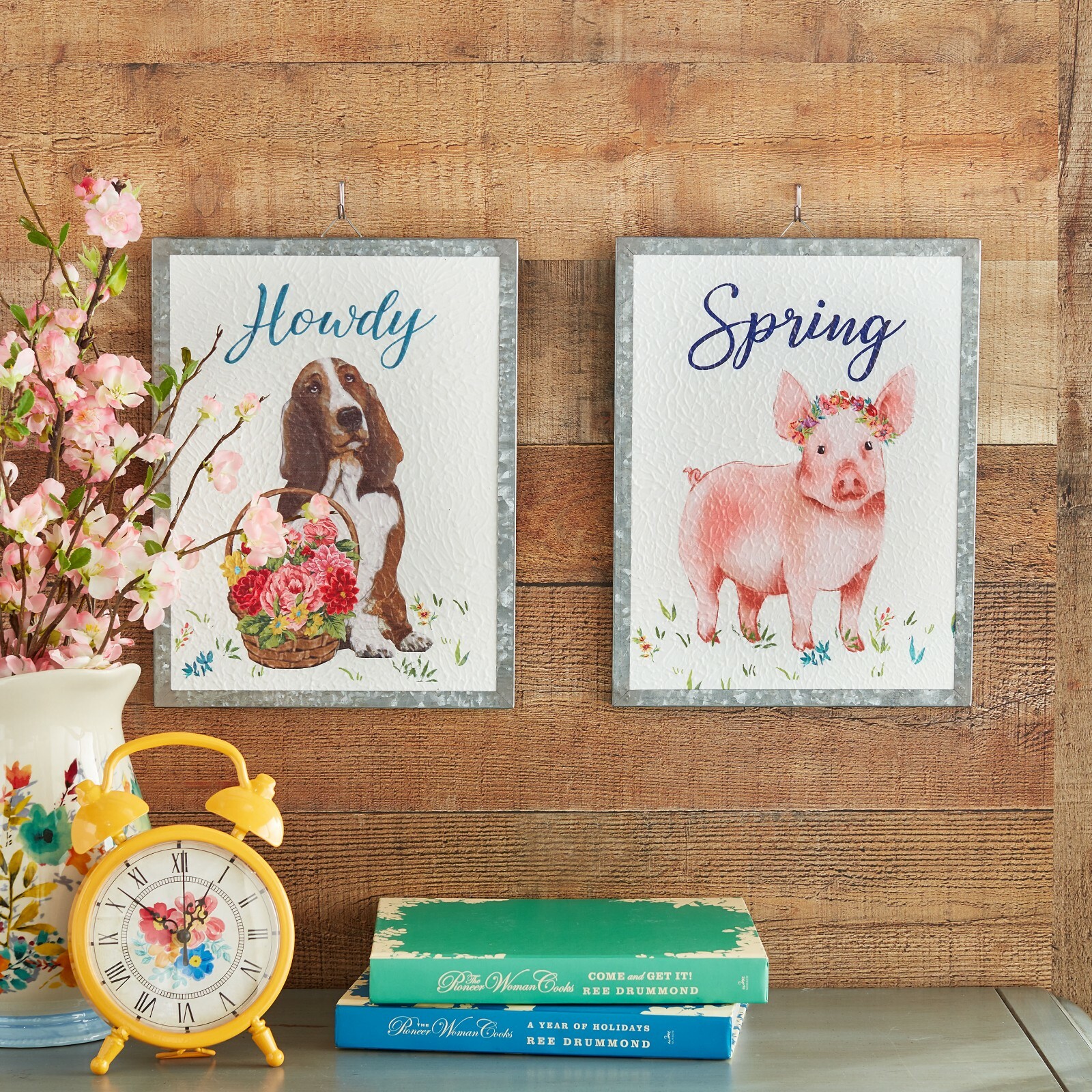 NEW! THE PIONEER WOMAN SPRING PAINTED MDF HOWDY SPRING BASSET HOUND PIG SIGNS~2