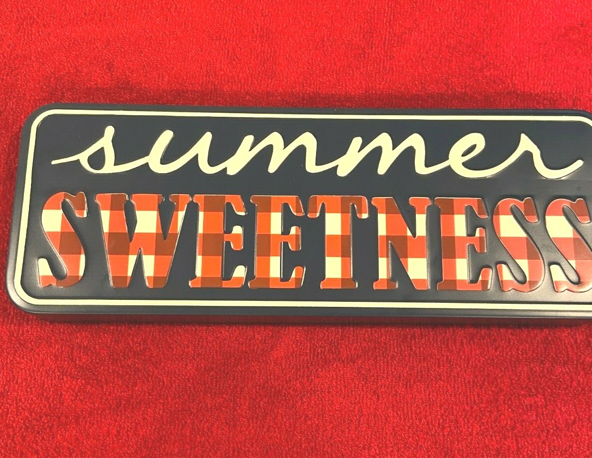 NWT!! THE PIONEER WOMAN SUMMER SWEETNESS SIGN BLUE RED PLAID METAL COUNTRY CHARM