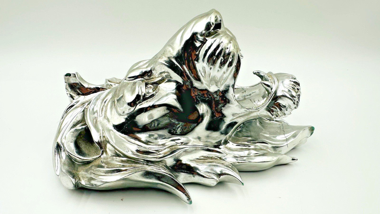 Wall Hanging Silver Faux Metal Chrome Resin Lion Head Plaque 10″