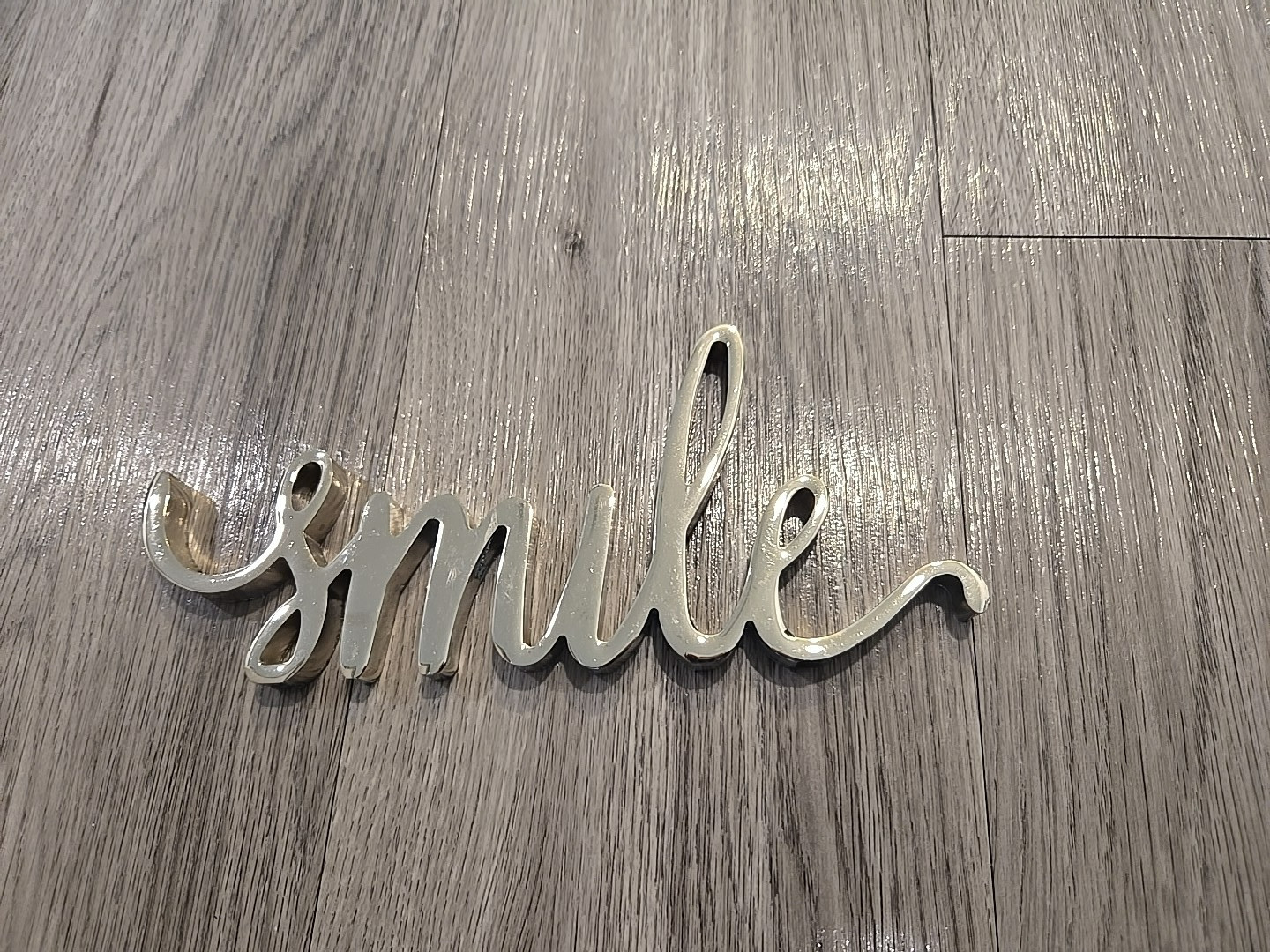 SMILE CURSIVE DESK SHELF SITTER SILVER TONE METAL CONTEMPORARY SIGN DECOR