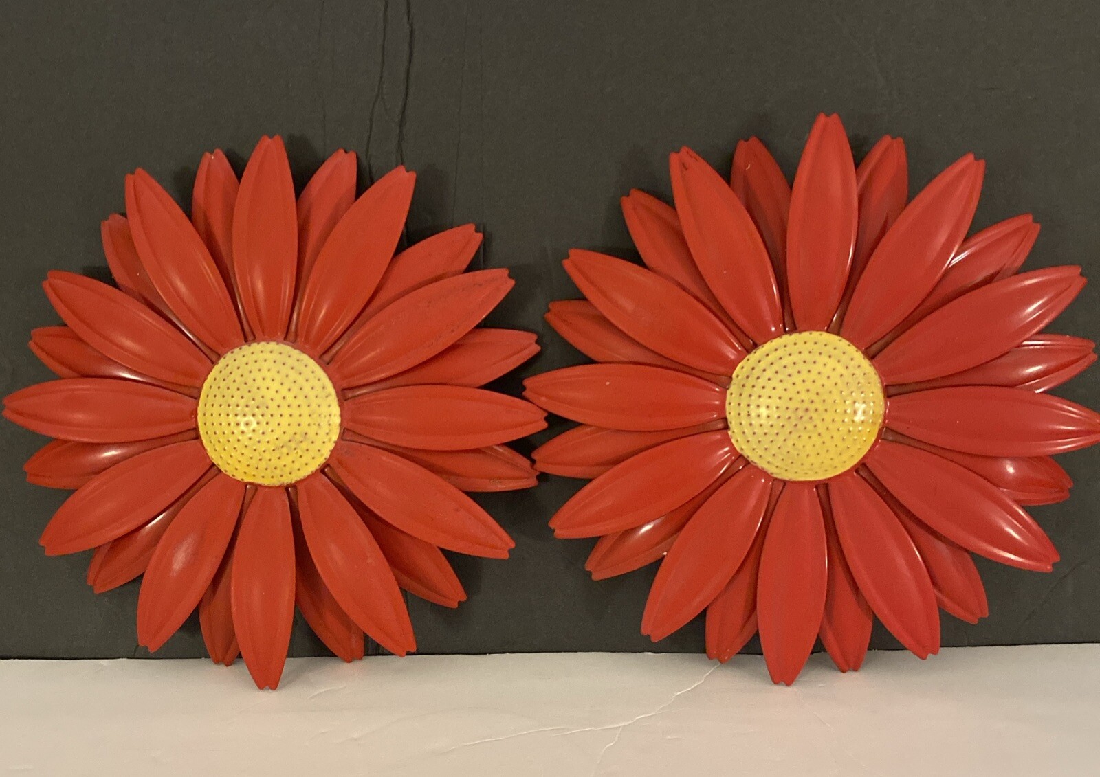 Vintage Metal Set Of 2 Retro Flower Wall Art Decor Red Yellow 9”D Medium