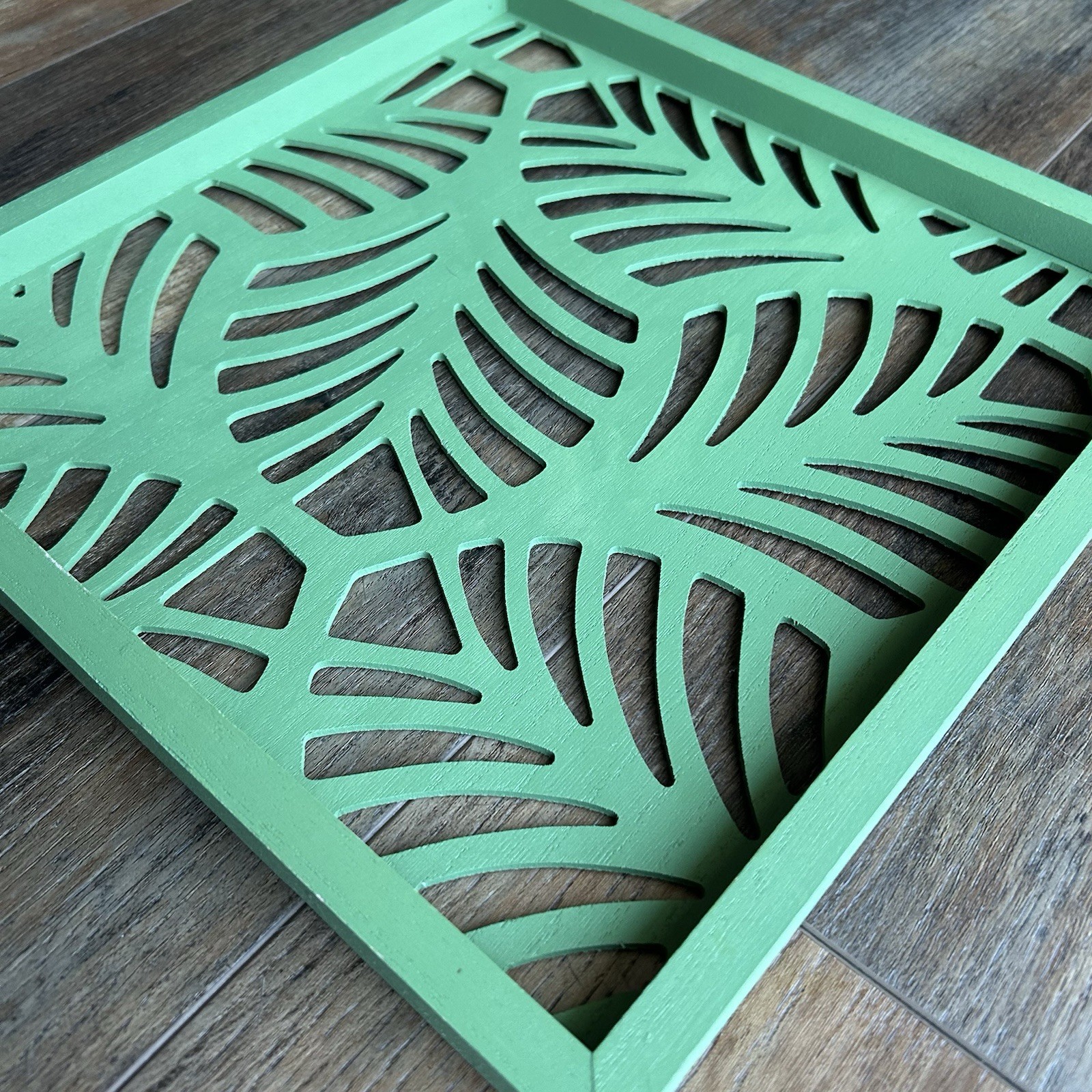 Hanging Lattice Wall Decor Green Tropical Leaf Pattern Botanical 13.5” Art New