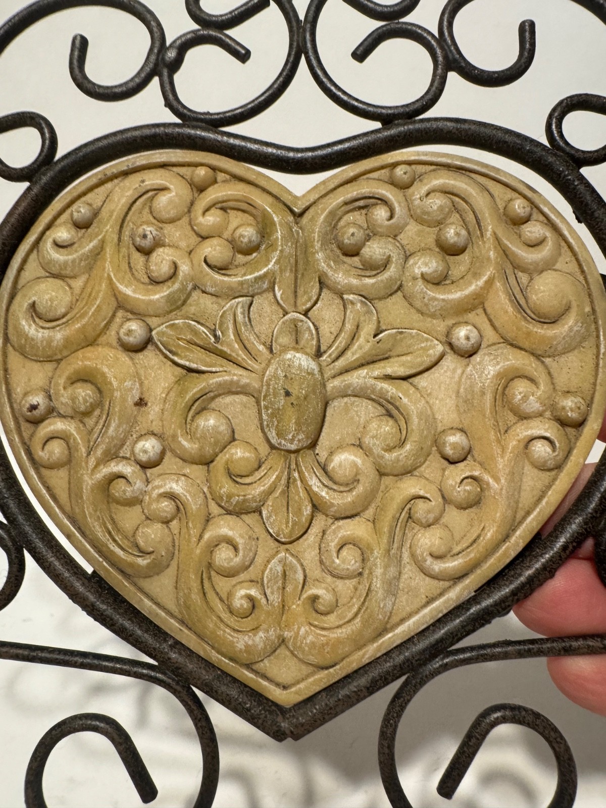 Shabby Chic Metal/Resin Heart Design Wall Hanging