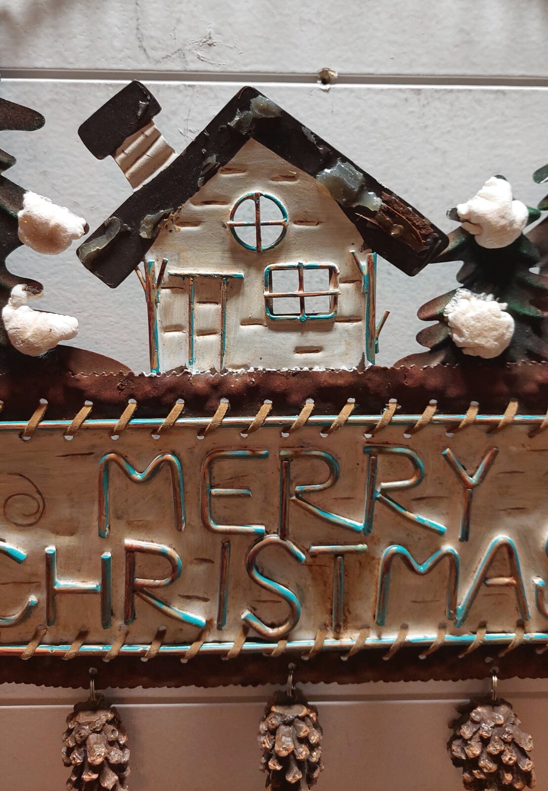 Winter rustic cabin forest scene “Merry Xmas” wall hanging w/dangling pine cones
