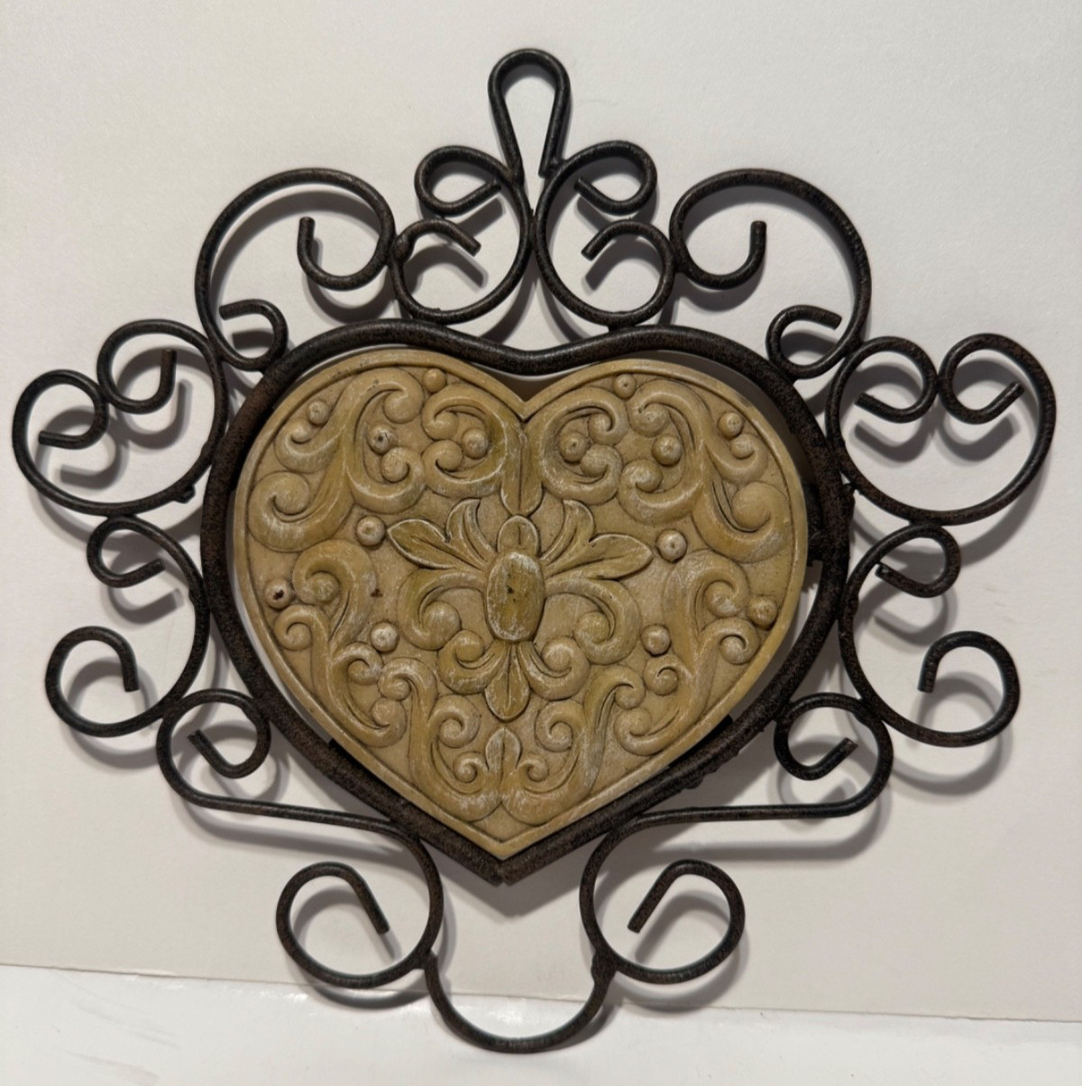 Shabby Chic Metal/Resin Heart Design Wall Hanging