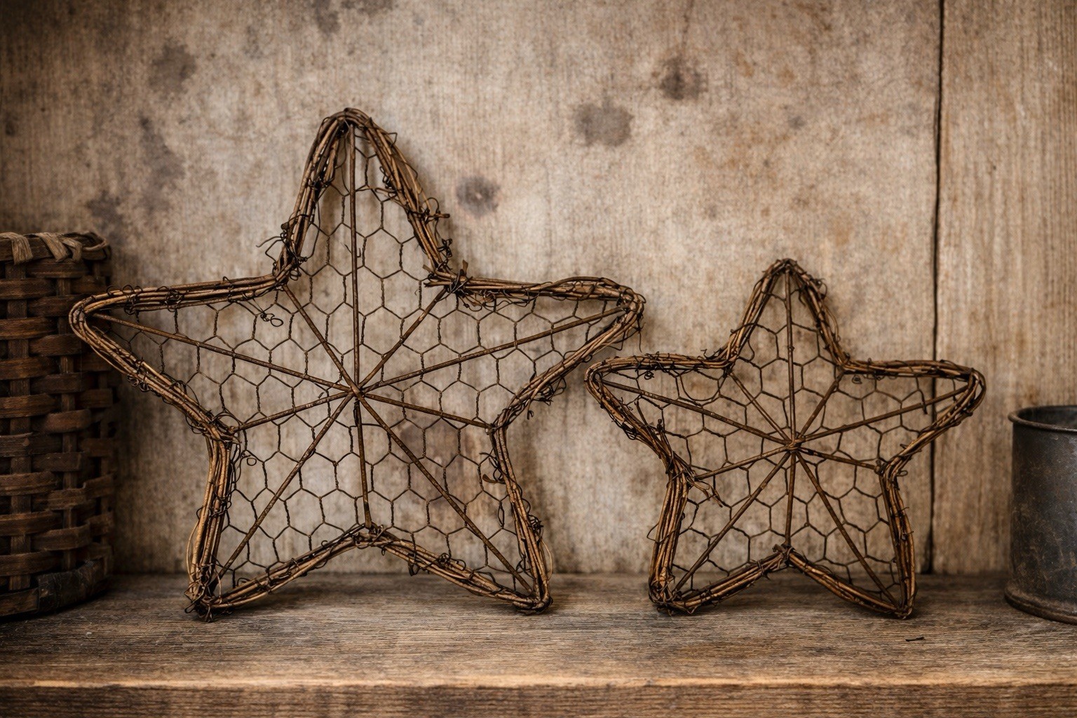 ~ Rustic Chicken Wire Star Wall Decor, Grapevine Frame, 8 Inch, 10 Inch Set 2