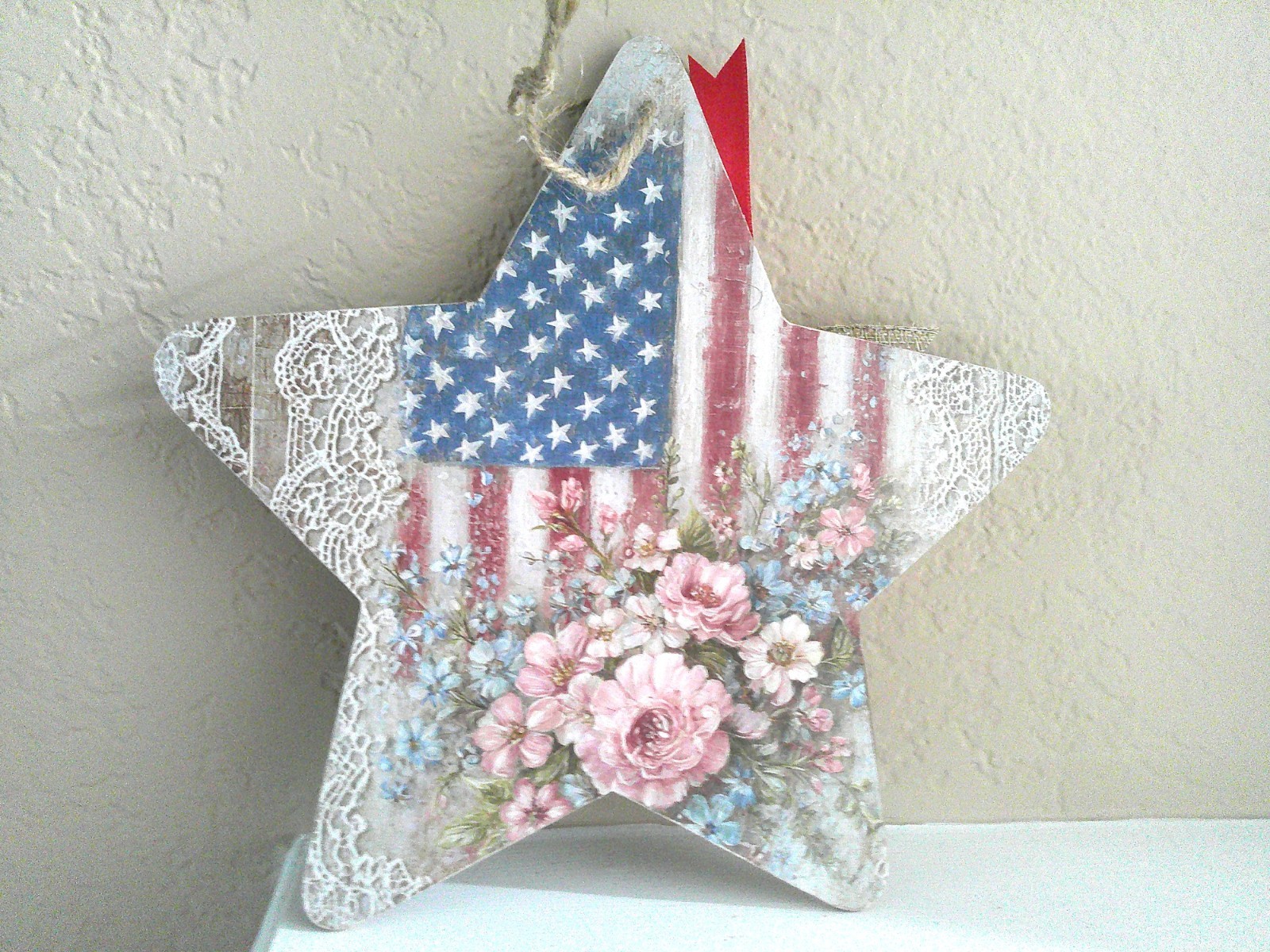Patriotic Wooden Star #1~”GOD BLESS AMERICA “Vintage Inspired Design w/Gold Trim