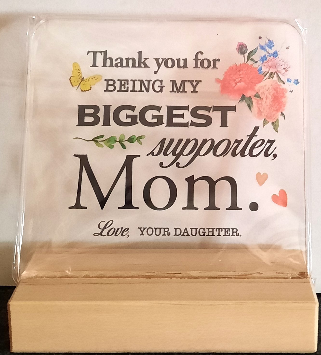 “Thank you for being my biggest…..Mom” Plaque. Approx 4″ X 4″ W/ Stand.