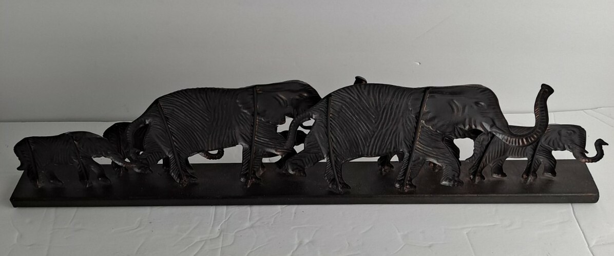 Thin 3D Metal Mother Baby Elephants Herd Home Decor for Shelf or Desk Trunk Up