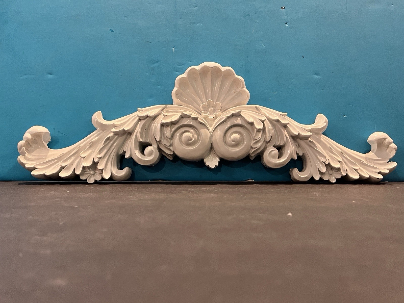 Over The Door WHITE SCROLL Decorative Wall Hanging 21” Wall/Archway Lightweight