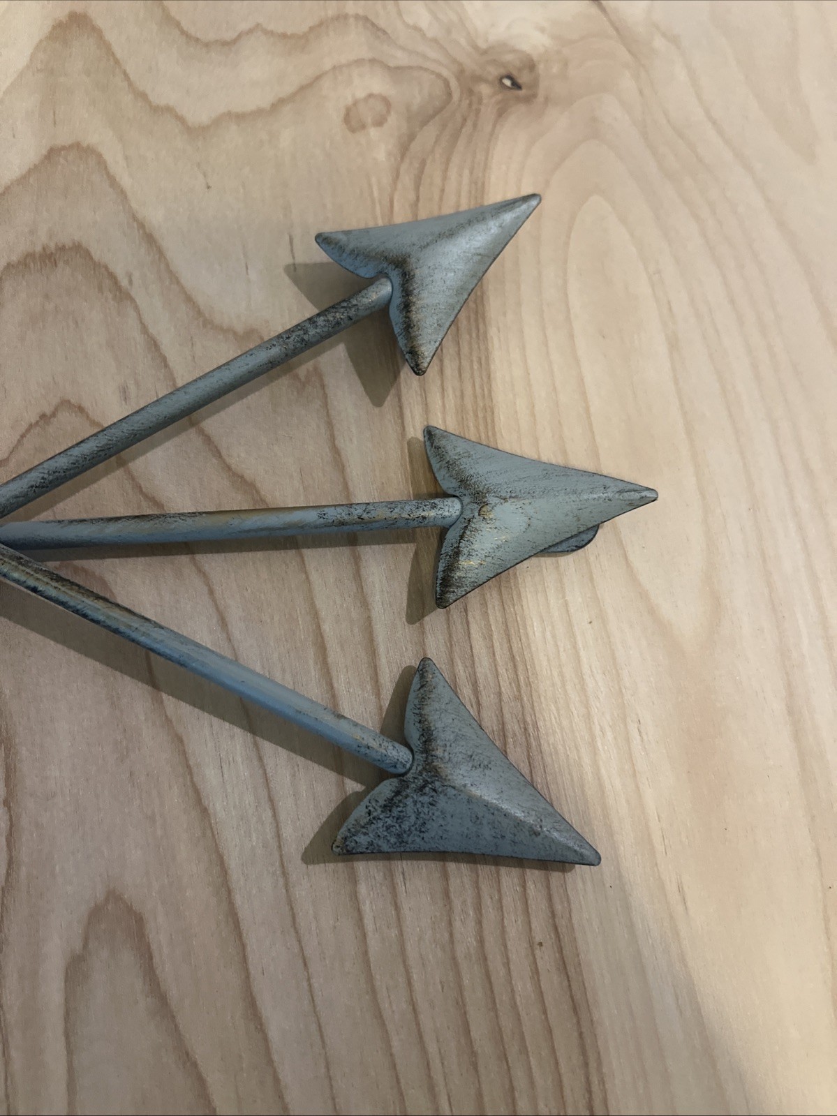 Rustic Silver Metal Arrow Cluster Hanging Wall Decor