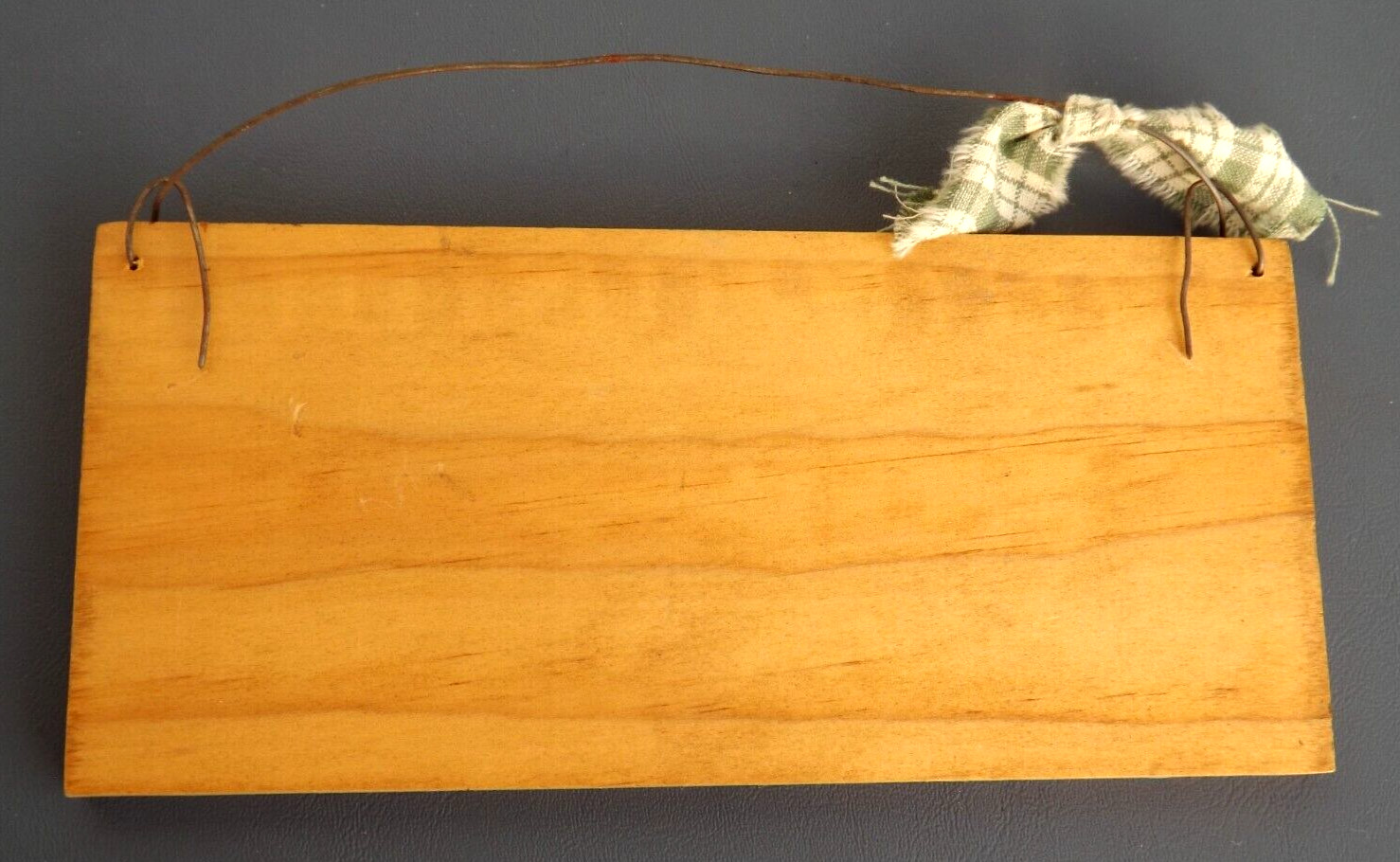 WALL HANGING “SO MANY GREENS, SO LITTLE TIME” WOOD & WIRE – 3 1/2 BY 7 3/4 IN