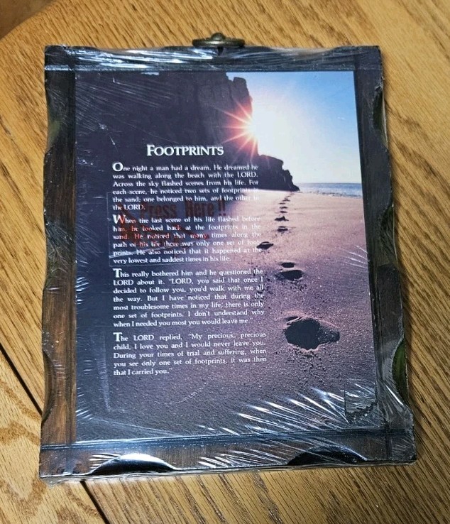 Vtg Footprints in the Sand Poem Wooden Wall Plaque 7″x9″ *Wrapped In Plastic*