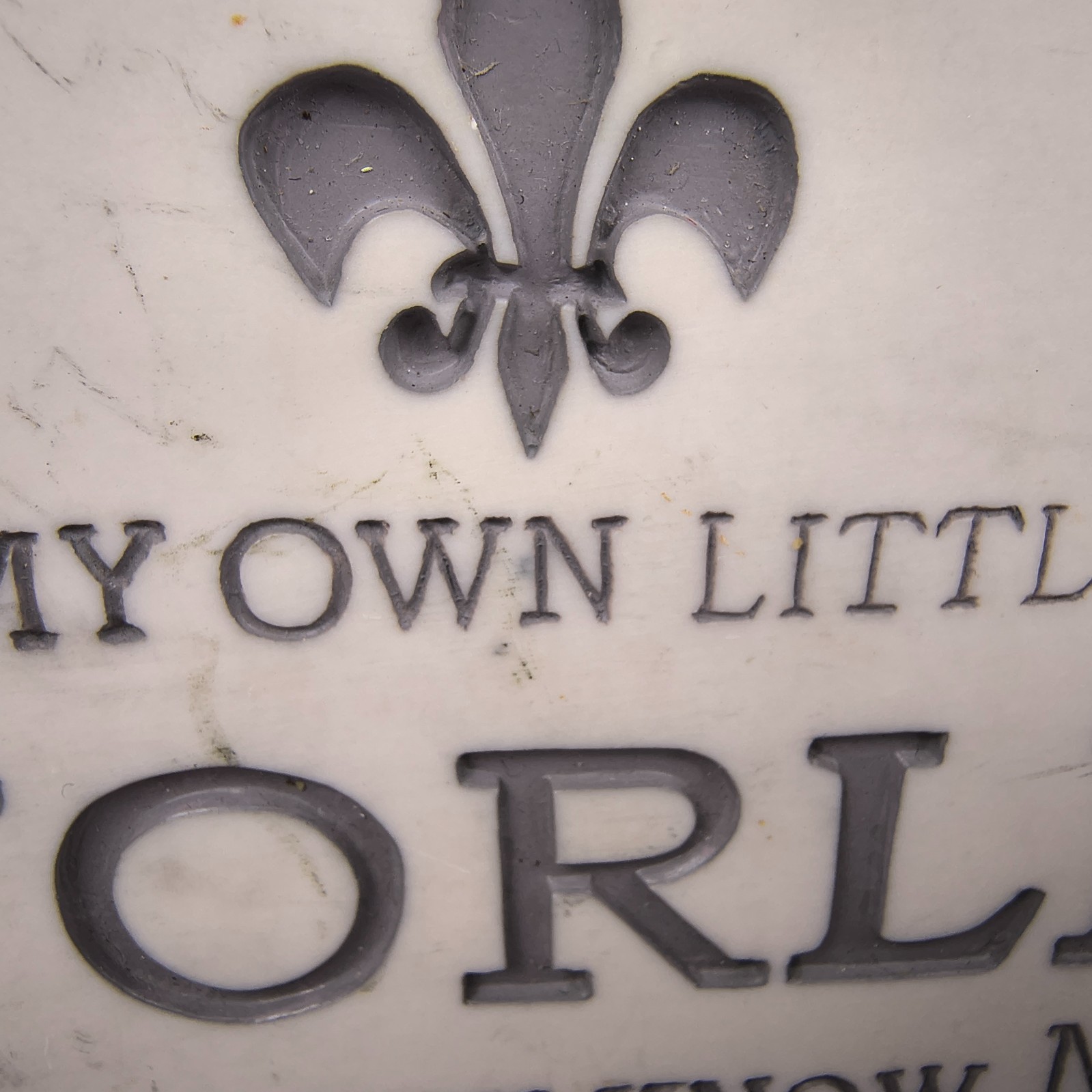House Parts ‘I Live In My Own Little World’ Marble Plaque Sign 3.5”W 7”L