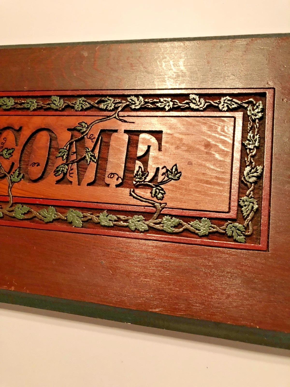 Vintage Wood Welcome Sign Green Ivy 17.5”x7.5” Beautifully Carved