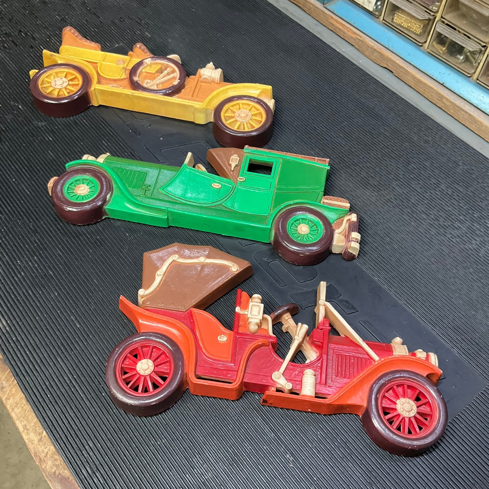Vintage 70’s Dart Inc Homco Set of 3 Antique Cars Wall Hanging 10″ x 4″