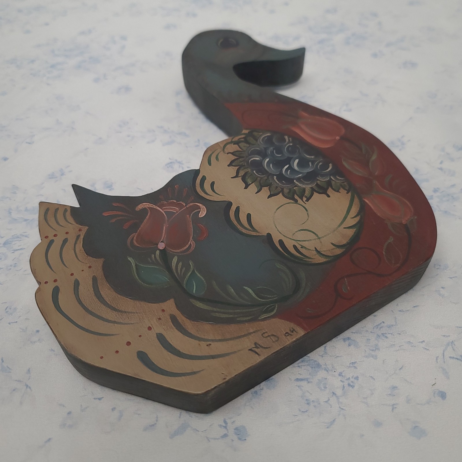 Vintage Cottagecore Farmhouse Hand-Painted Wooden Goose Wall Hanger Sign