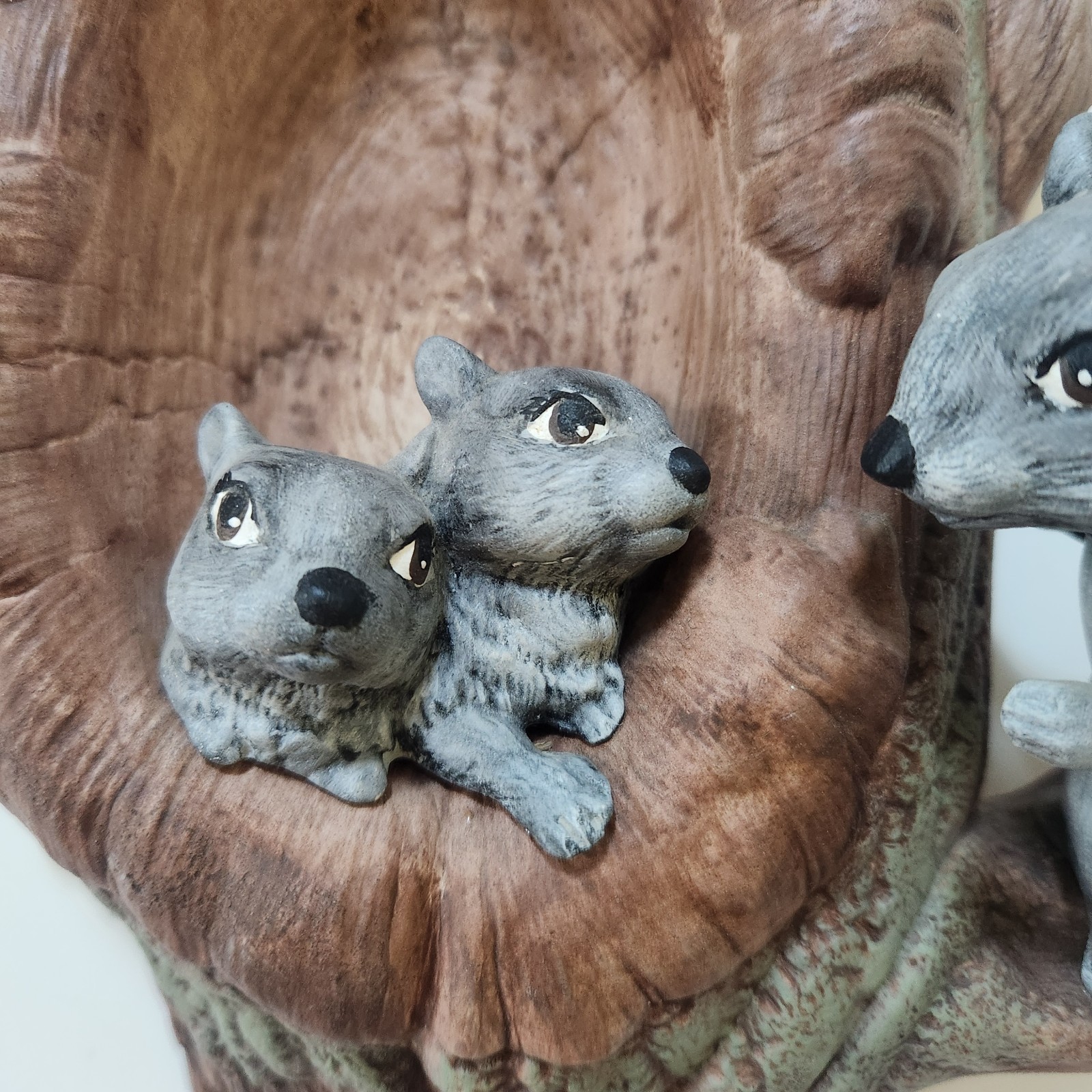 Vintage 3D Painted 13″ Ceramic Squirrel Family Tree Wall Hang Plaque Decor 🐿