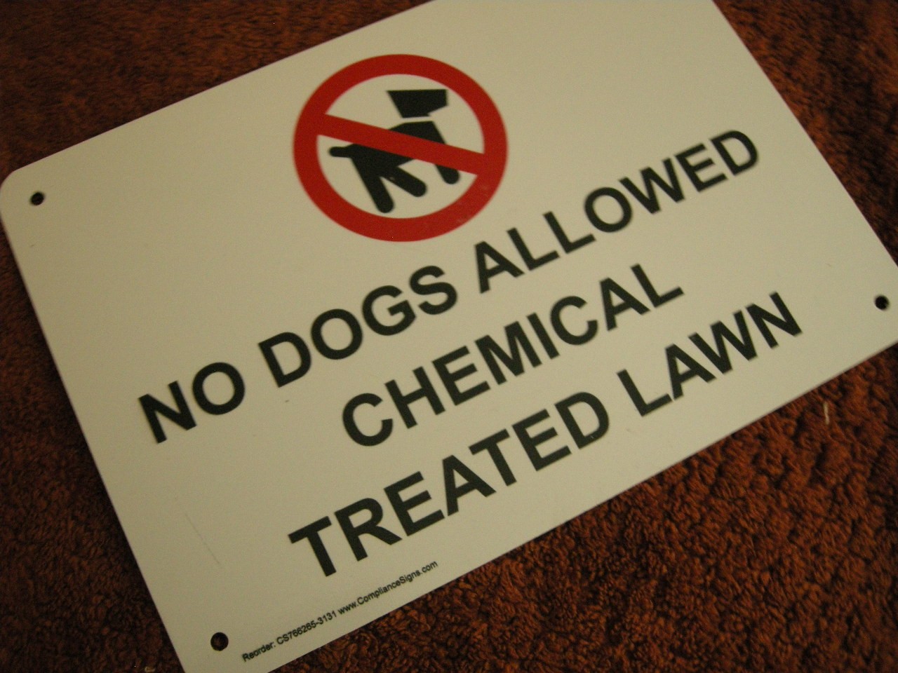 NO DOGS ALLOWED – CHEMICAL TREATED LAWN Plastic Warning Sign 10″ x 7″ *NEW