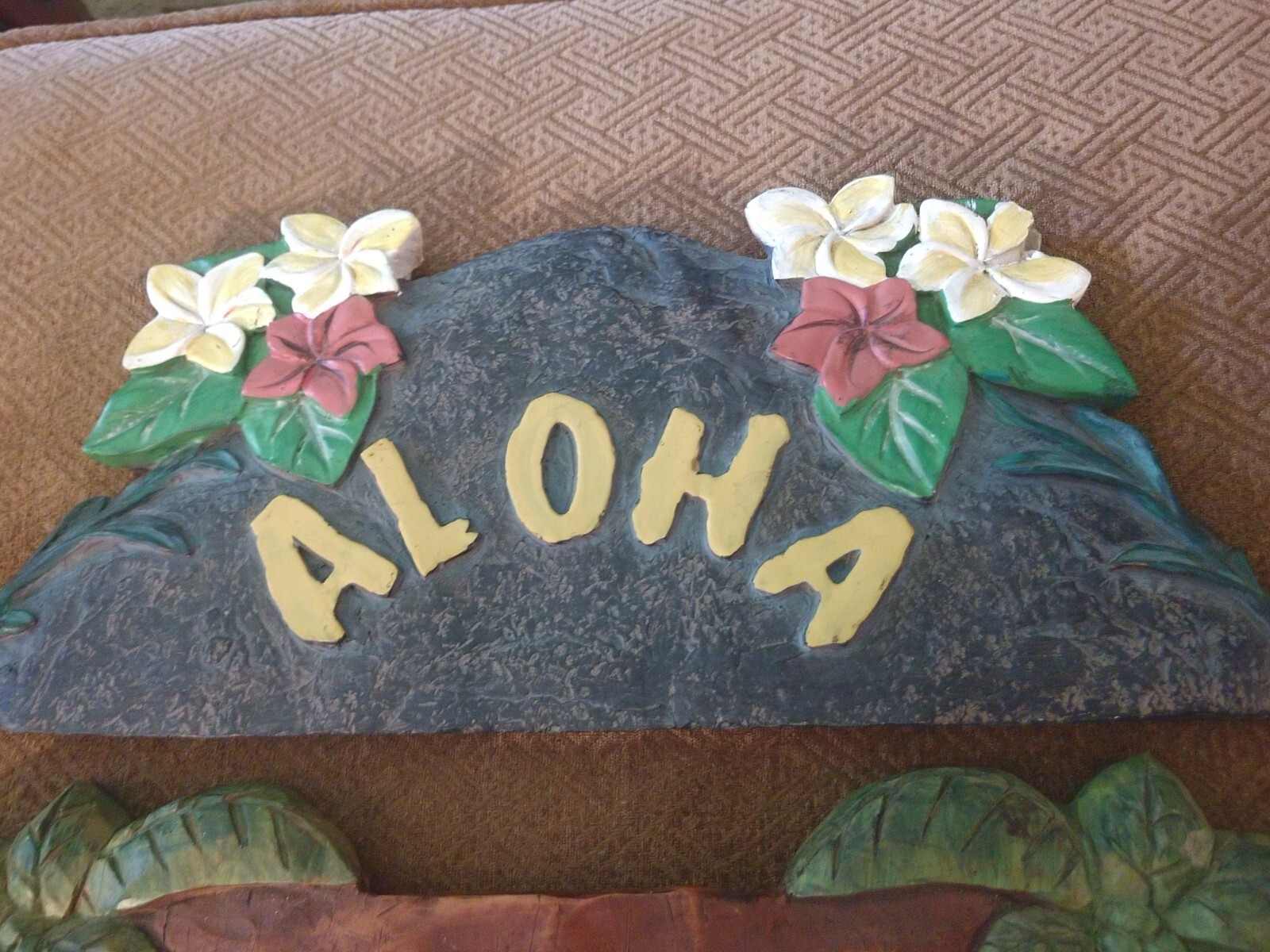 Set of 2 (16½”x1″x7″)Hawaiian Themed Home Decor/Wall Art: Pre-owned/Good