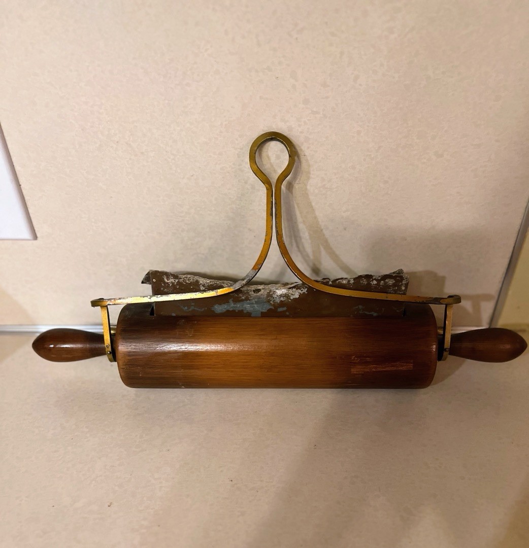 Vintage Wall-Mounted Rolling Pin Holder Wood & Brass Rustic Kitchen Decor Frmhs
