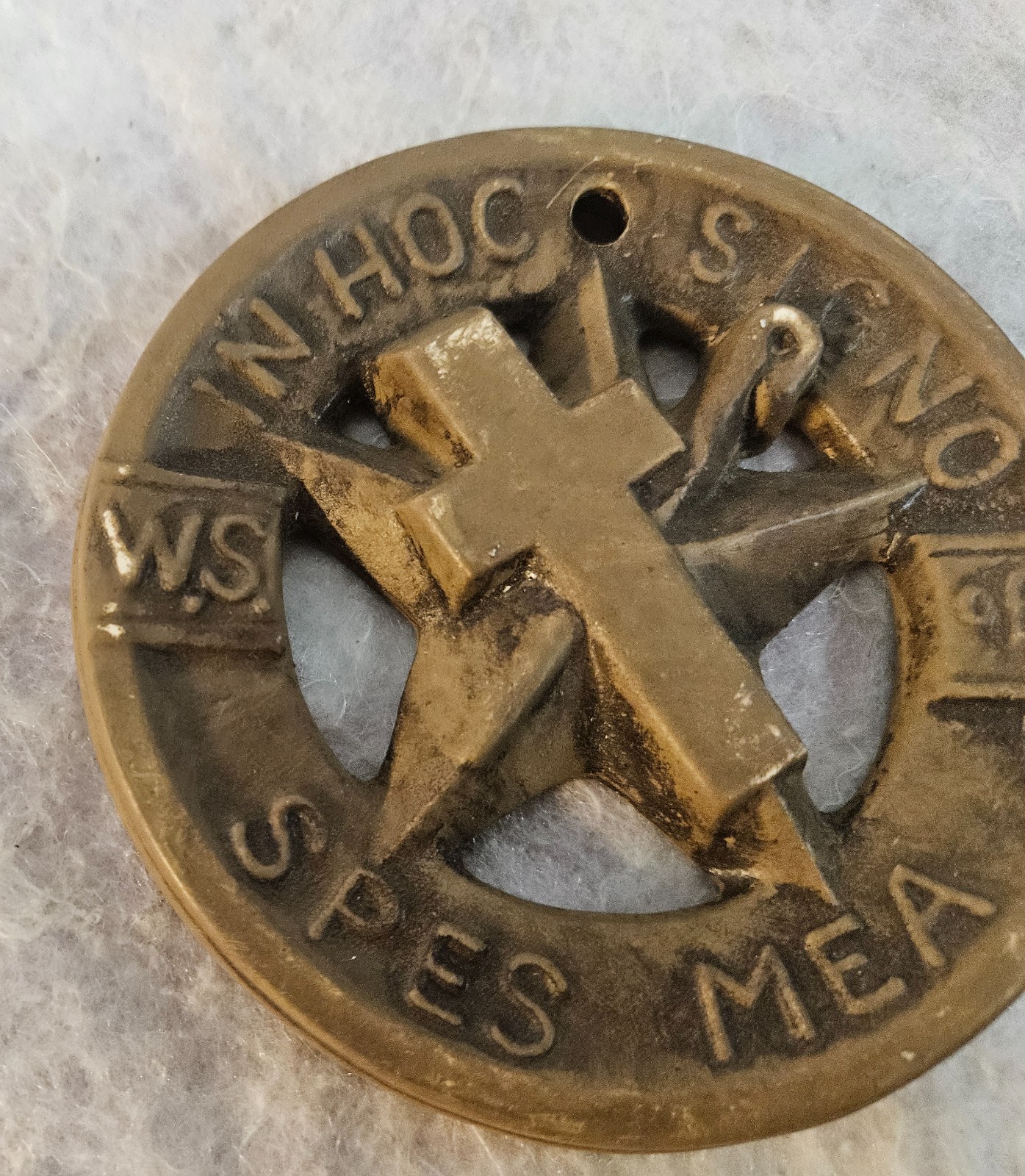 Vintage 4.5″ Ceramic TEMPLE TREASURES Decoration “In Hoc Signo Spes Mea”