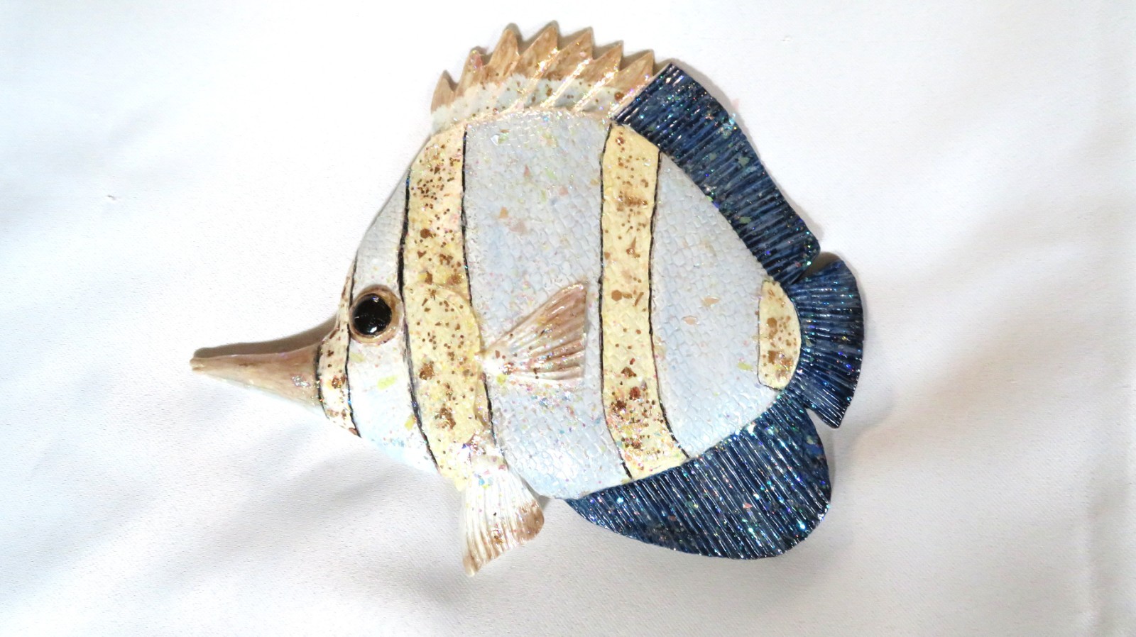 Long Needle Nose Fish Ceramic Wall Plaque Decor With Glitter Paint Finish