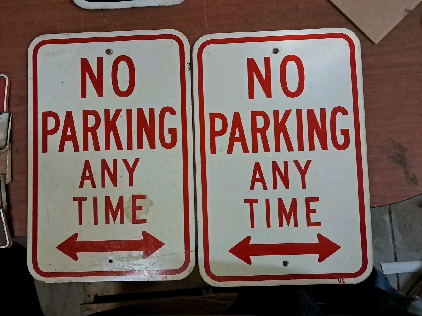 (2) GENUINE No Parking Any Time Sign Arrows Weatherproof Aluminum 18″x12″ Surplu