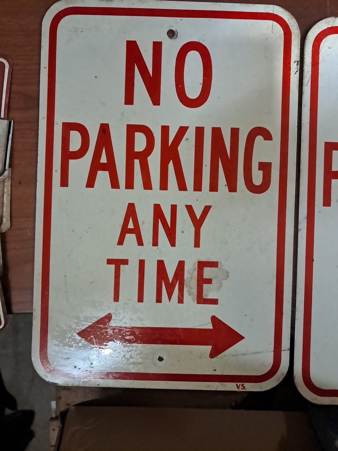 (2) GENUINE No Parking Any Time Sign Arrows Weatherproof Aluminum 18″x12″ Surplu