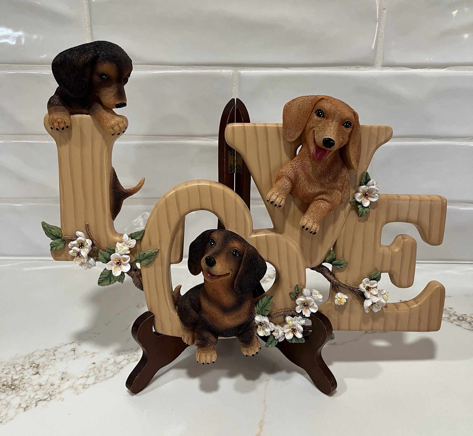 Adorable 12”.5 X 9” 3D Resin Love My Dachshunds Wall Plaque