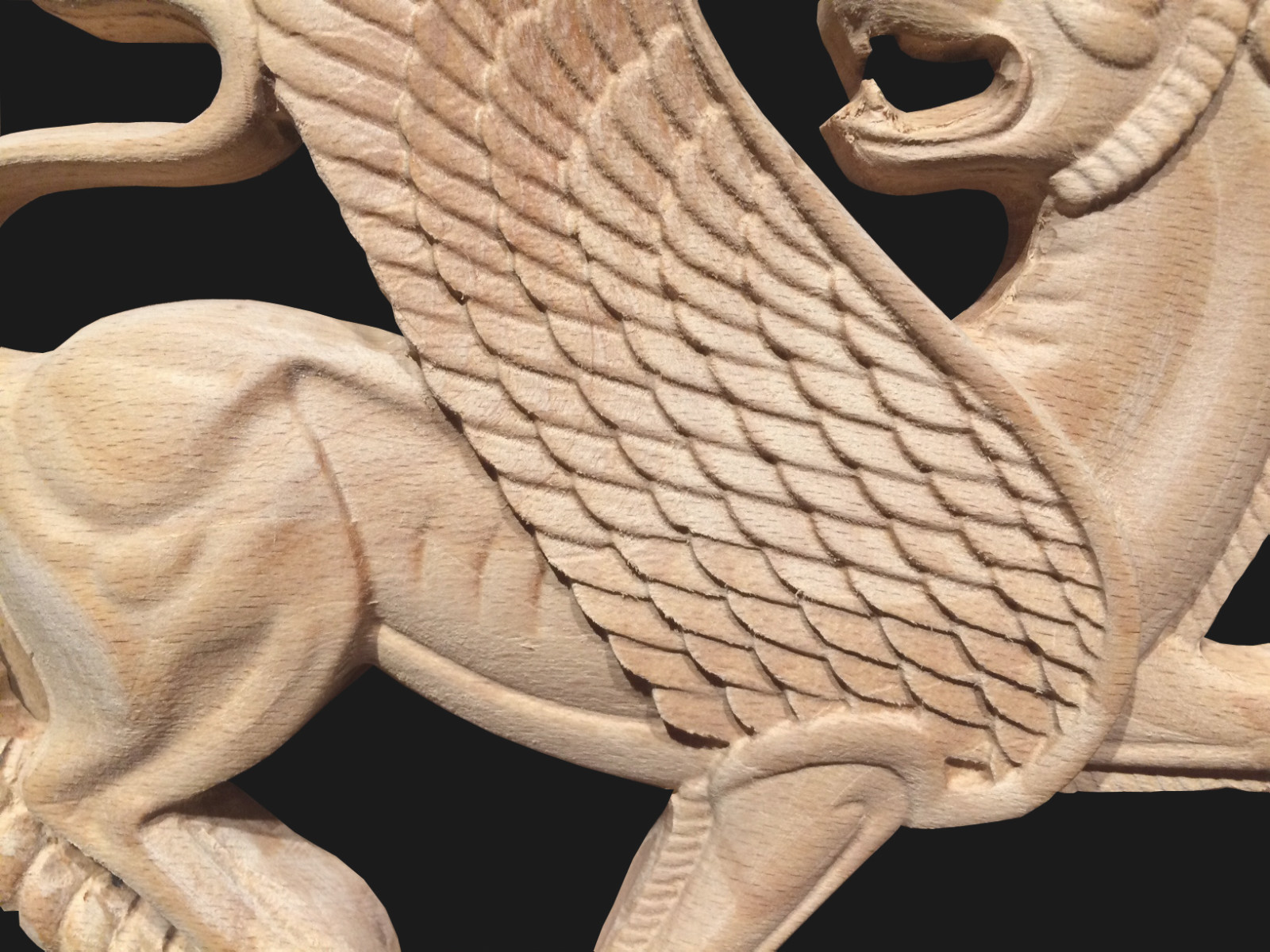 Hand Carved Hardwood Persians Winged Lion 7-1/2″Dia. 1/2″Thick