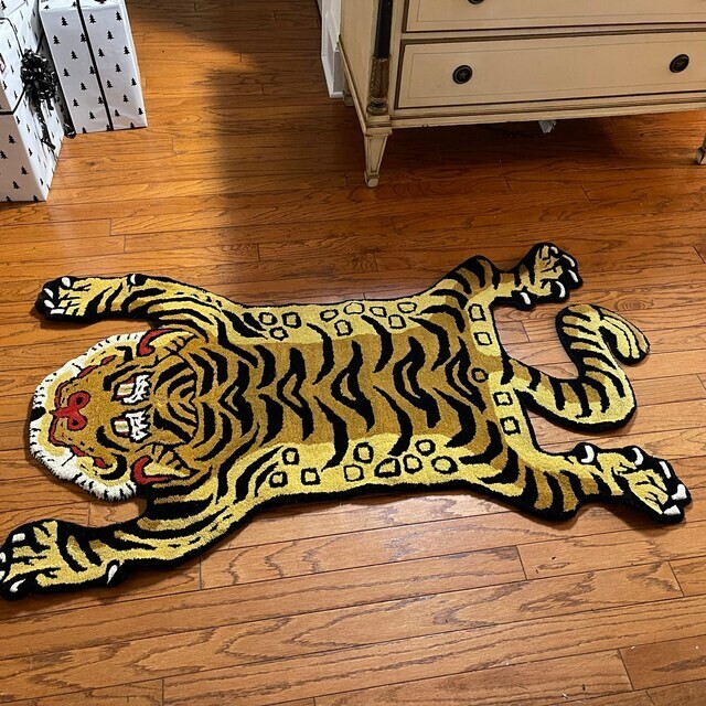 Tibetan Tiger Rugs Handmade 100% Woolen Hand Tufted For Home Decoration