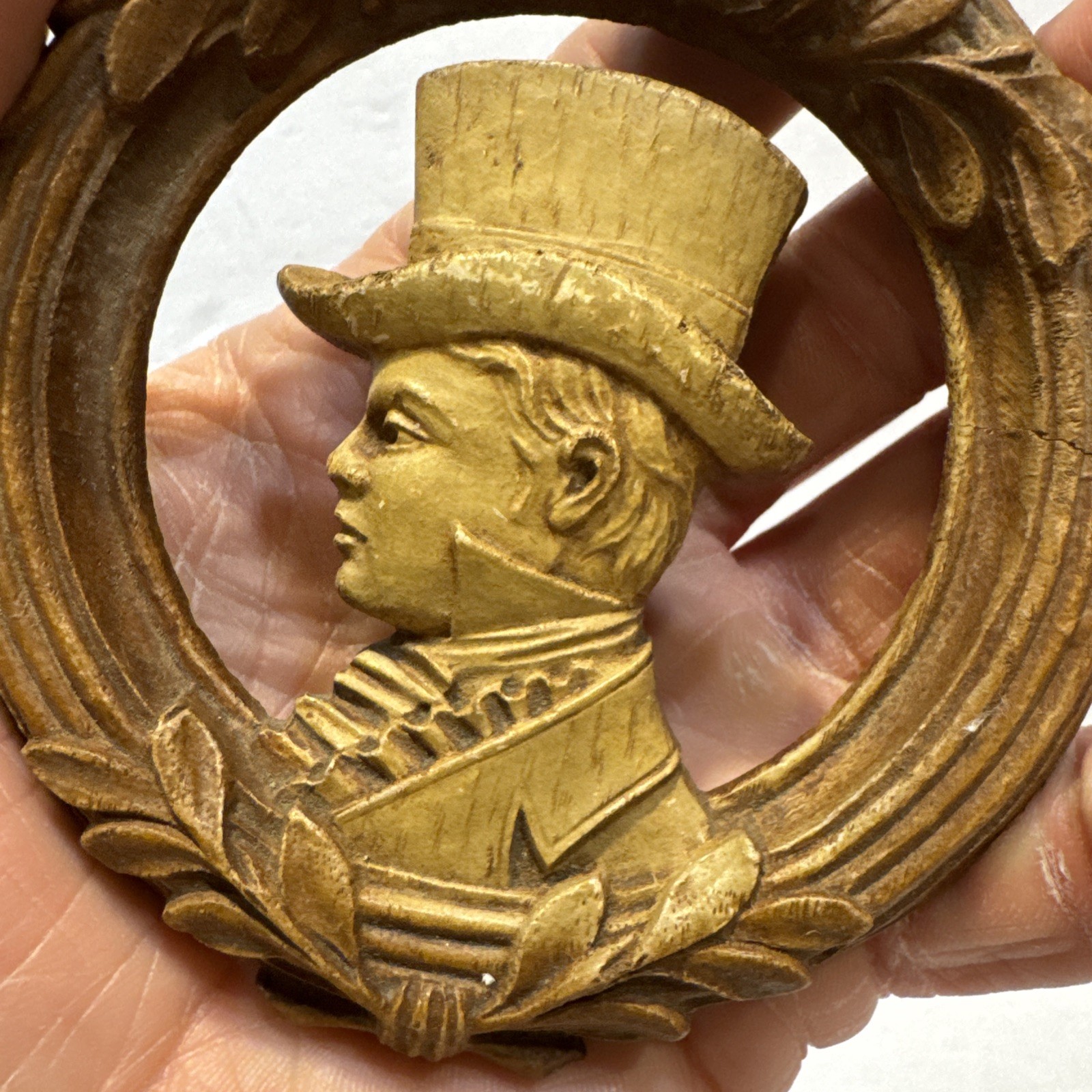 Vintage Gentleman Portrait Inside Wreath Pressed wood Decorative Wall Decor