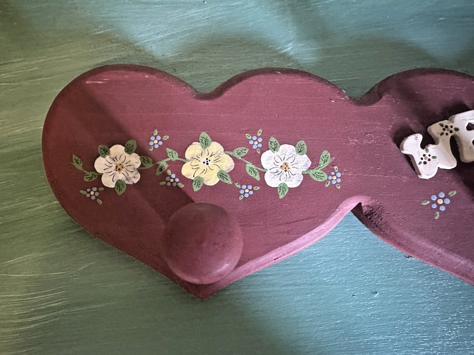 Vintage Hand Painted Welcome Coat / Hat Holder Signed ‘MRN” 17.5″x5″