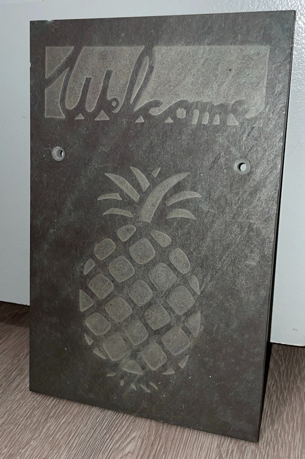 Engraved Slate Welcome Plaque with Pineapple – Rustic Stone Wall Decor