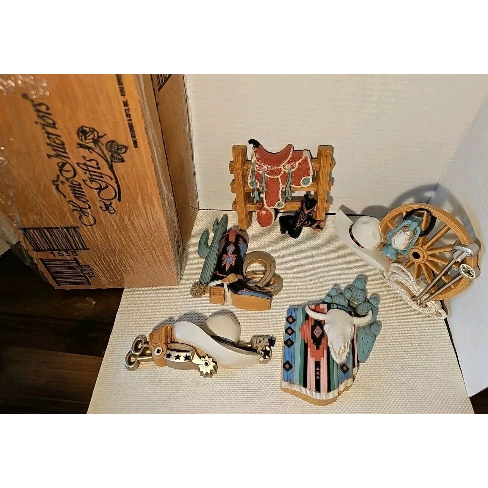Burwood Western Theme Wall Plaques Plastic Ranch Saddle Decor Horse Theme