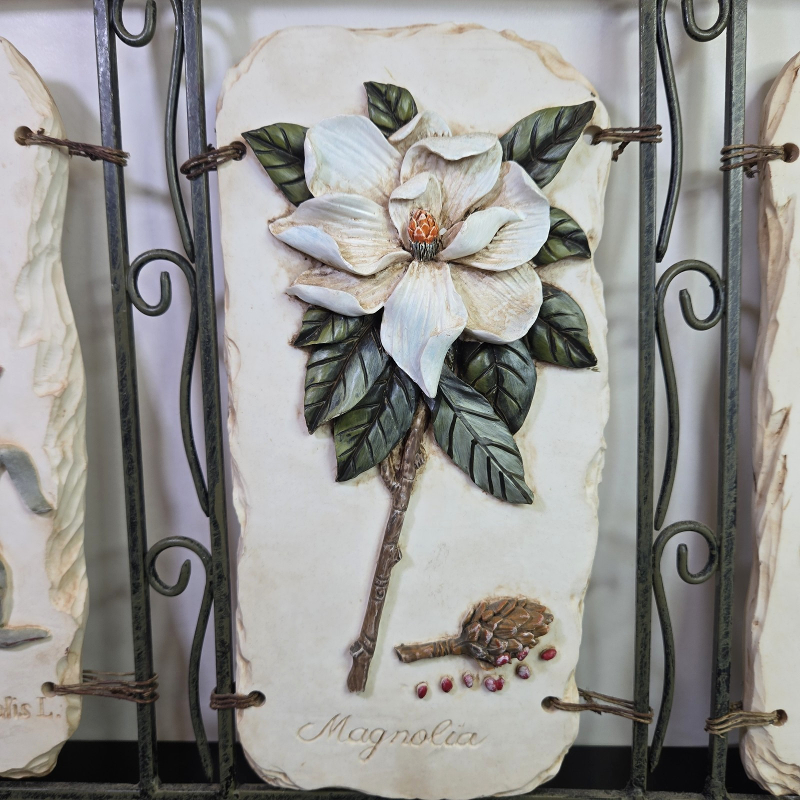 Vintage Floral Wall Decor Plaque 3D Stone Flowers Wire Wall Hanging