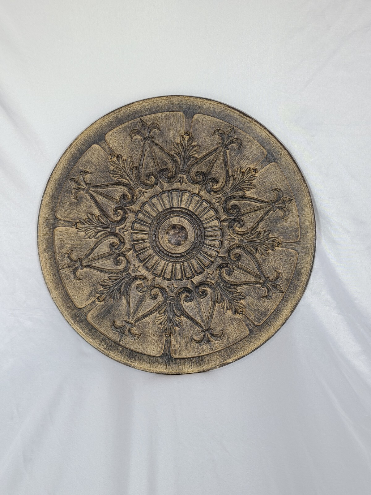 Beautiful Solid Wooden Wall Hanging Rubbed Bronze Finish Medallion 15.5In 4.5lbs