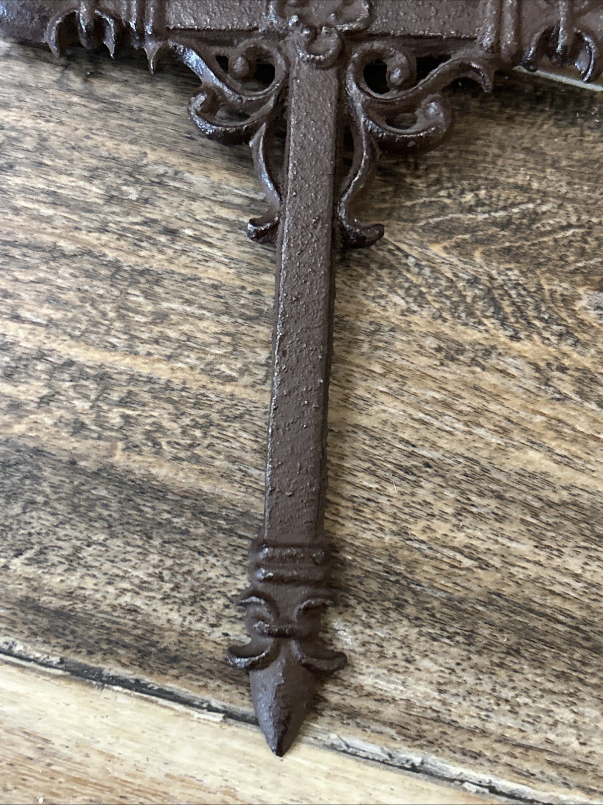 Rustic Ornate Cast Metal Cross Wall Hanging Fleur De Lis Painted 8″