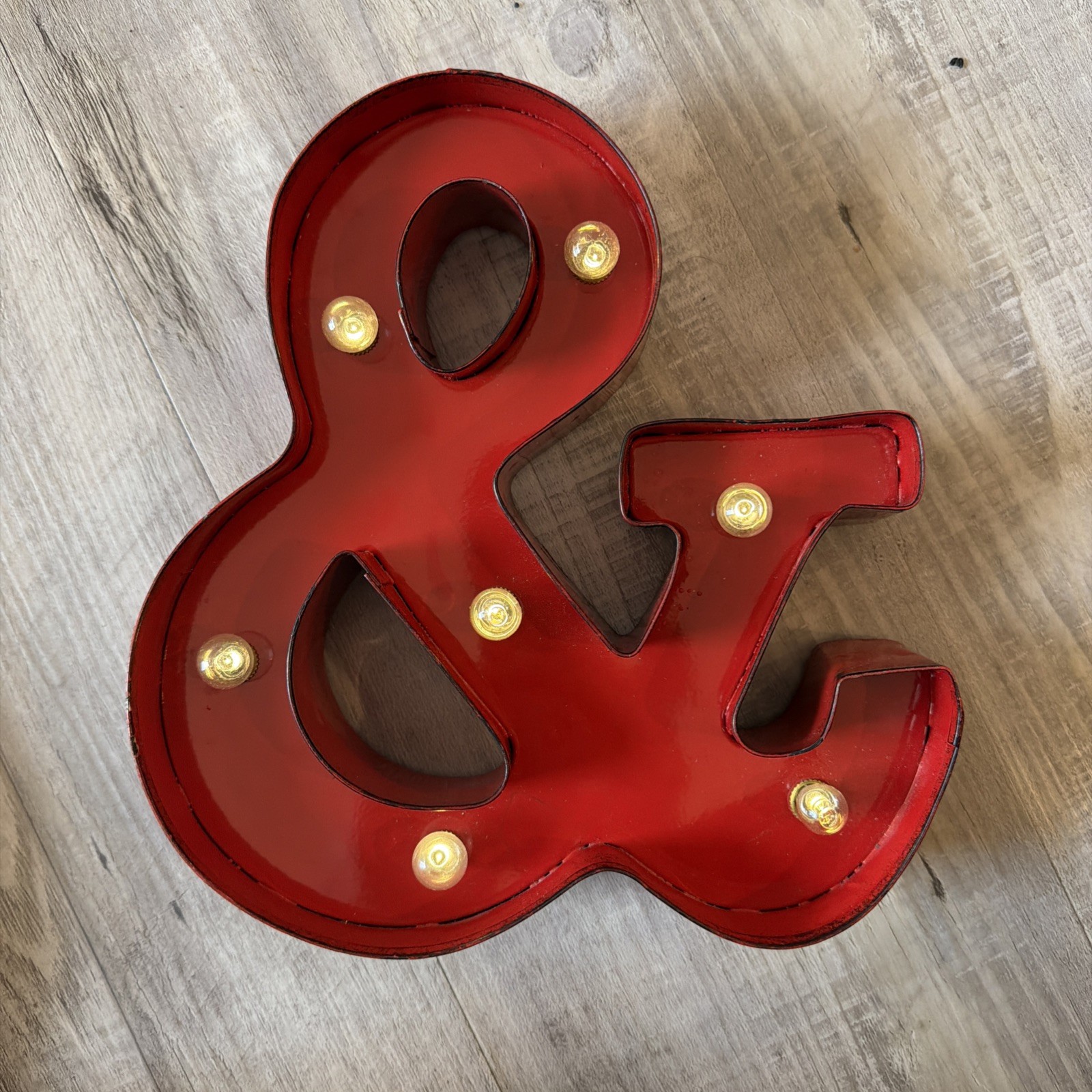 & And Marquee Battery Light Up Metal Wall Hanging Decoration 9″ Red Sign Decor