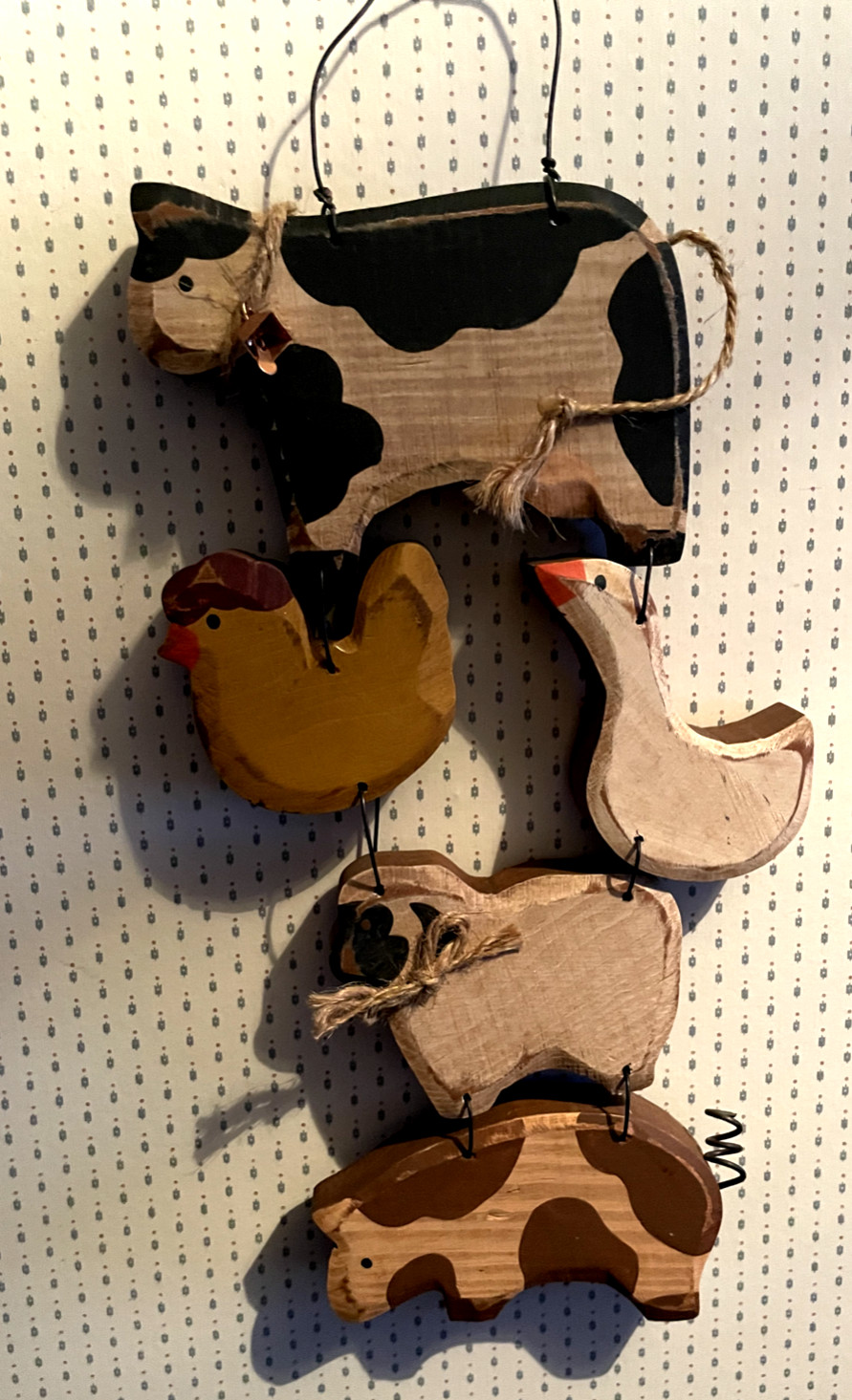 PRIMITIVE WOOD ANIMAL STACK WALL HANGING
