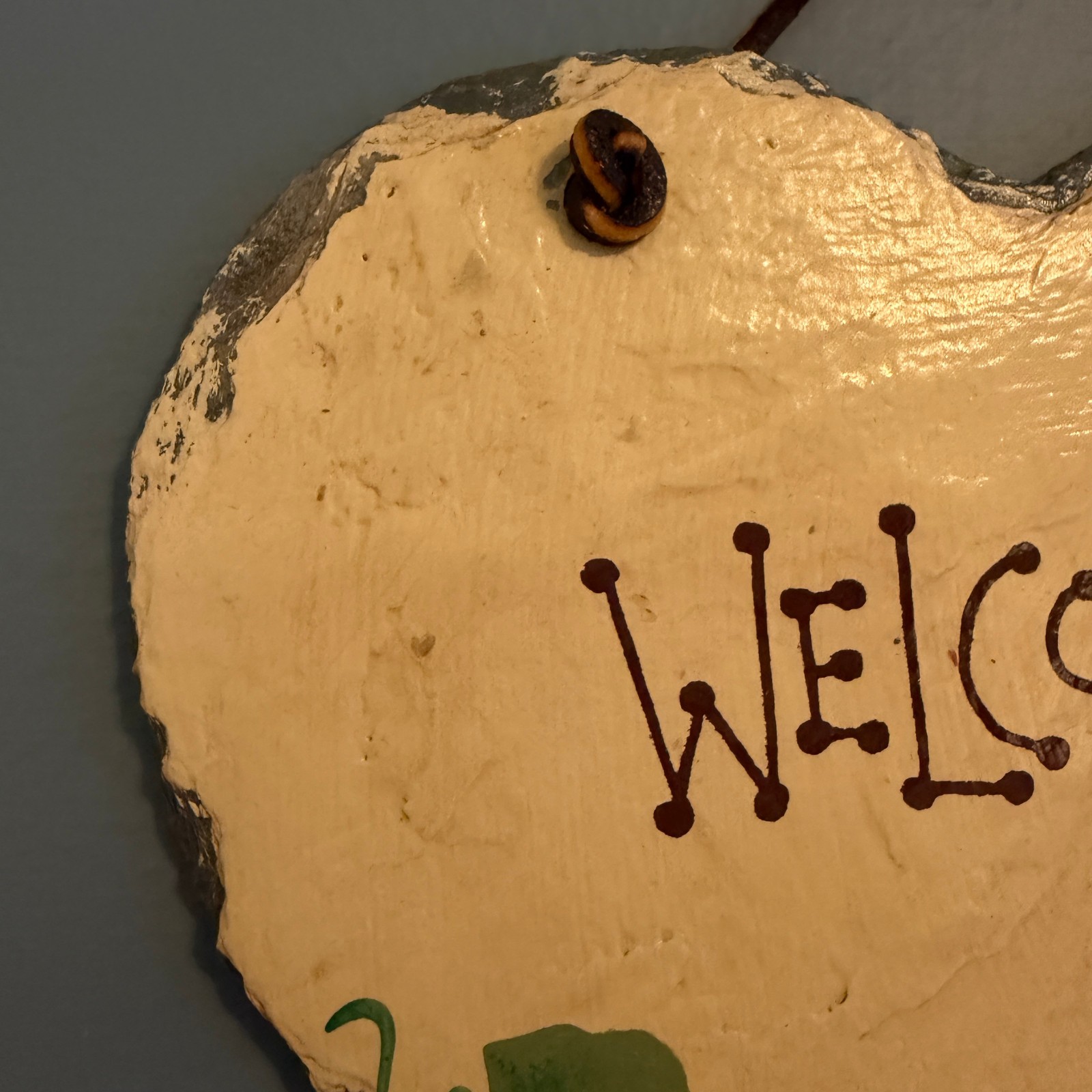 Vtg 1998 Plain Jane Handcrafted Heart Shape Slate Wall Hanging WELCOME 7″ x 6″