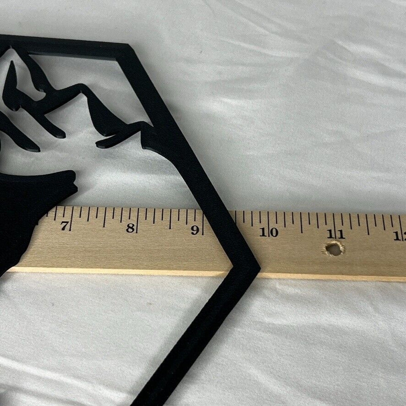 Set 4 Plastic Wall Art Decor Rustic Wildlife Hexagon Silhouettes Bear Wolf Elk