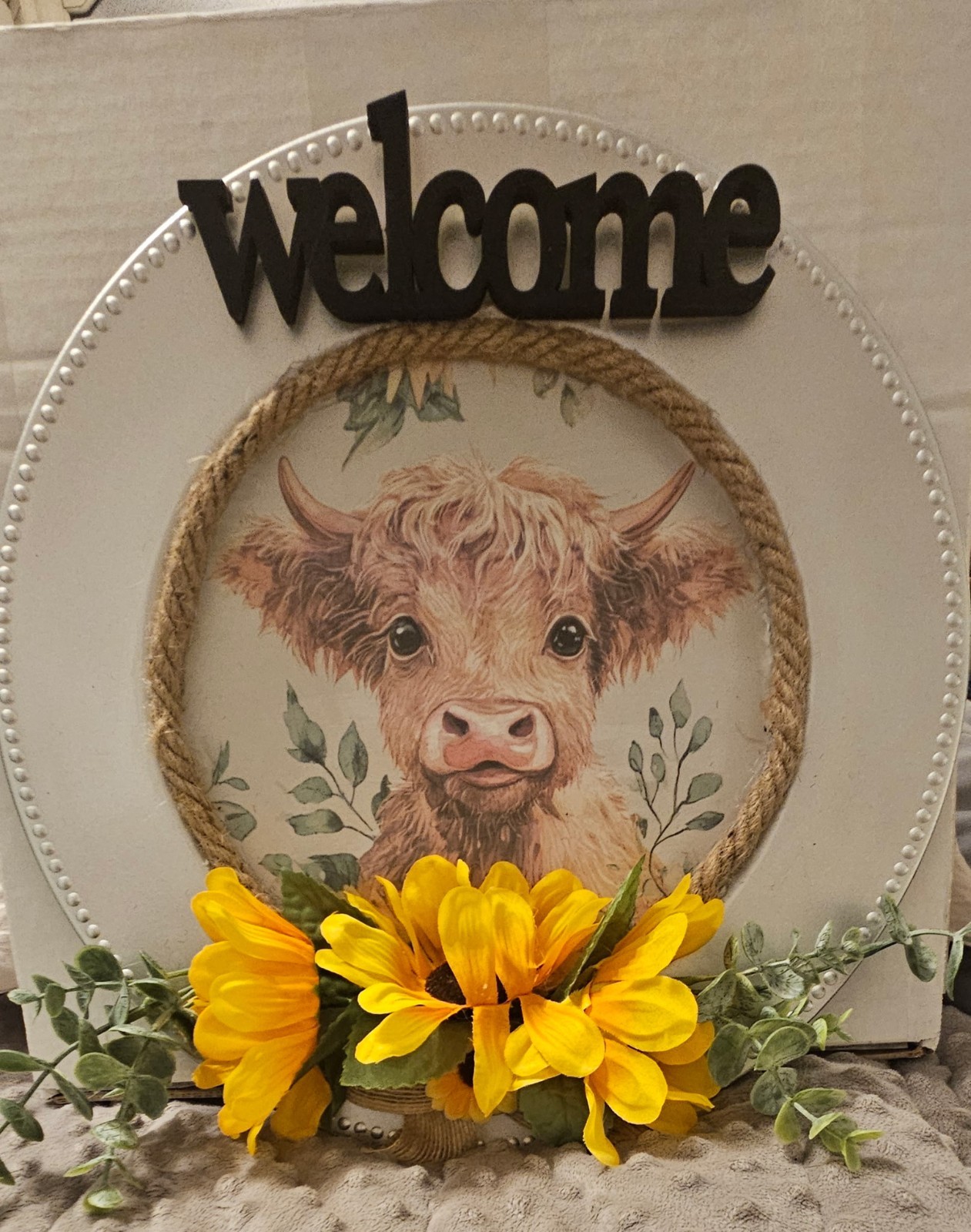 Welcome Highland Cow Round Wood Wall Sign, Sunflowers Floral Hanging Decor