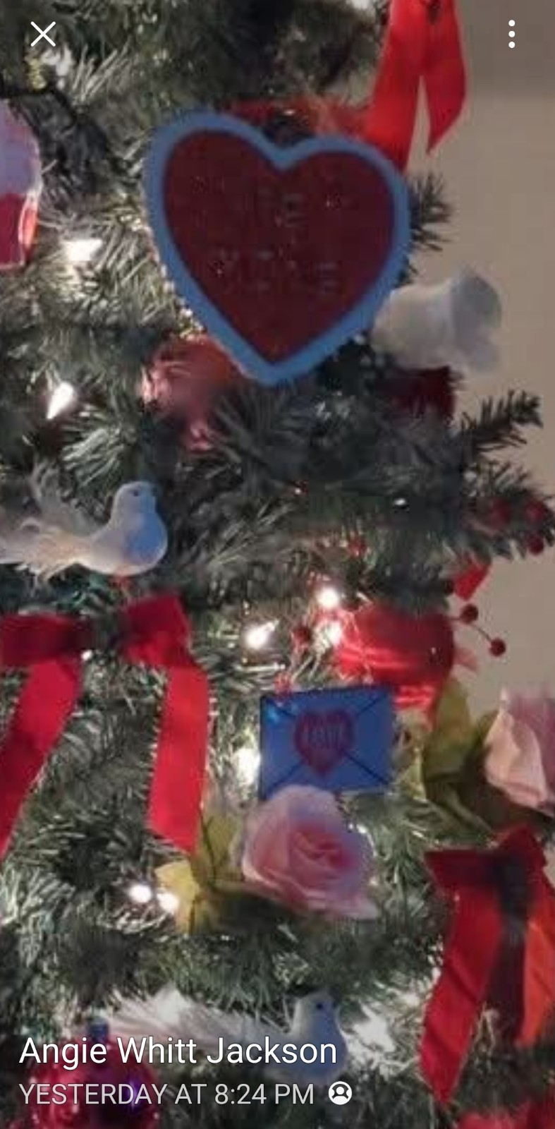 ~New! “Be Mine” Red Glitter Heart Wood Sign Hanging Valentine’s Day Wreath Craft