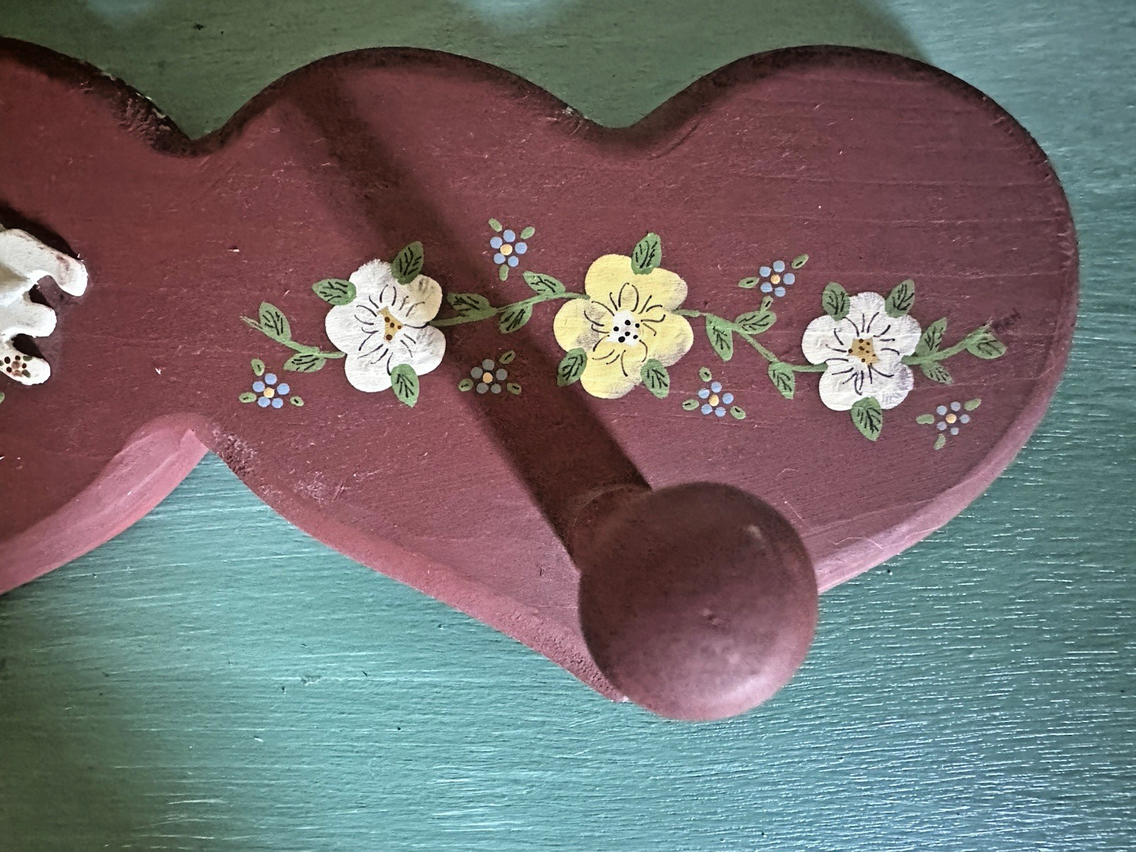 Vintage Hand Painted Welcome Coat / Hat Holder Signed ‘MRN” 17.5″x5″