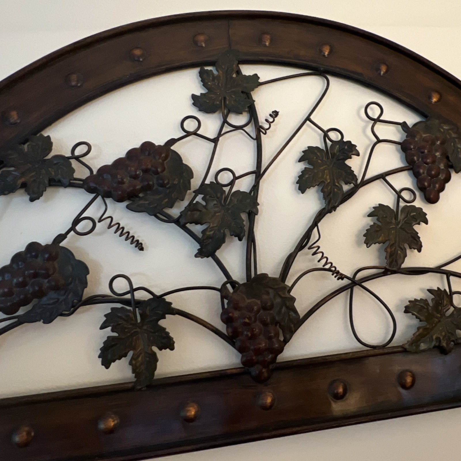 Rustic Metal Arch Wall Decor Plaque Grapes Vineyard Wall Mounted Horizontal