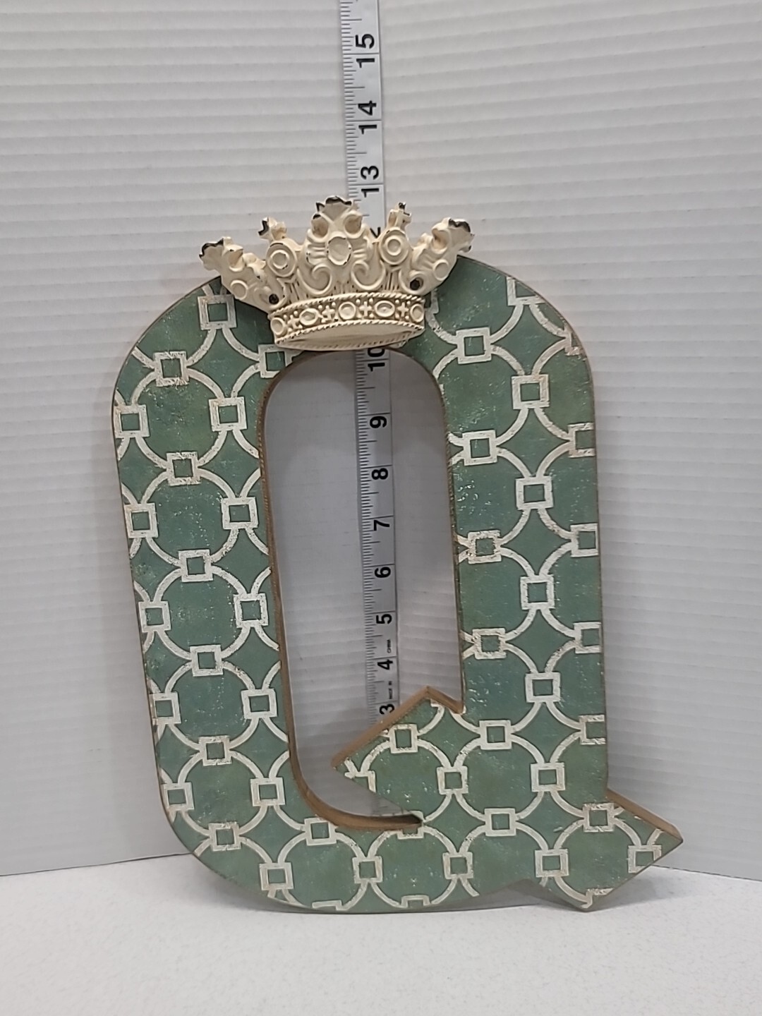 Alphabet Letter Q Wall Decor Green Ivory Crown 9.5″ x 13″ by Ashland