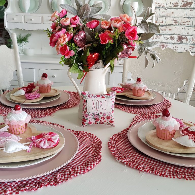 How to Set a Pretty Valentine Table